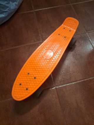 Monopatín naranja