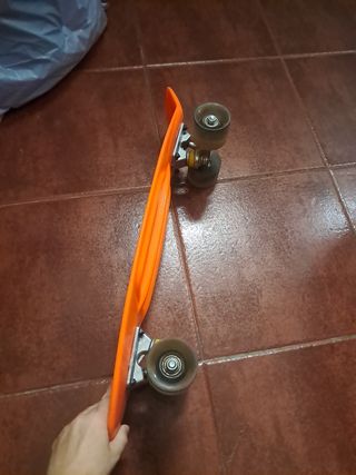 Monopatín naranja