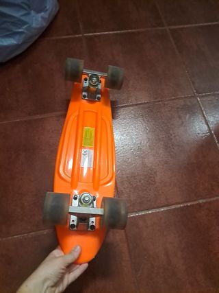 Monopatín naranja