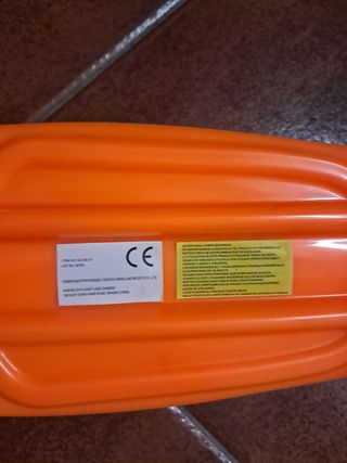 Monopatín naranja