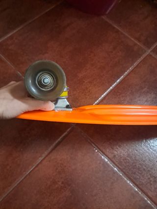 Monopatín naranja