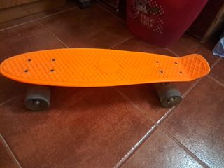 Monopatín naranja