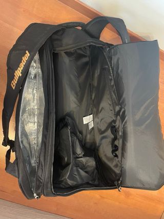 Paletero Bullpadel Vertex Negro. Nuevo