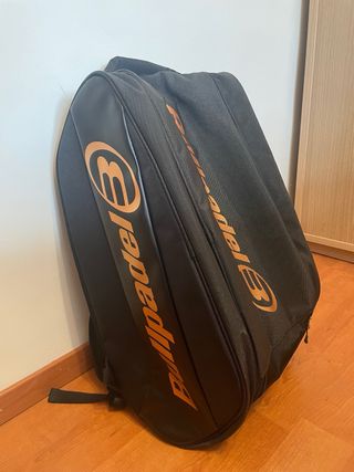 Paletero Bullpadel Vertex Negro. Nuevo