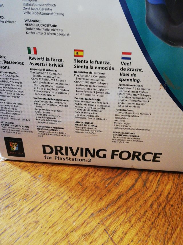 Volante Logitech Driving Force con pedales play 2
