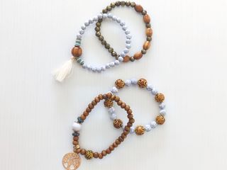 Conjunto 4 pulseras madera y abalorios