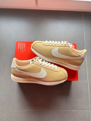 Nike Cortez Beige y Blanco