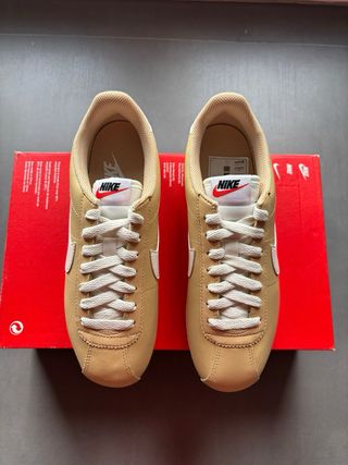 Nike Cortez Beige y Blanco