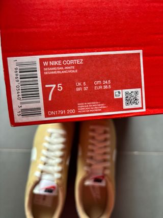 Nike Cortez Beige y Blanco