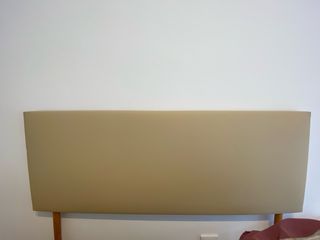 Testiera beige effetto pelle 135 cm