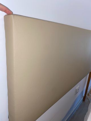 Testiera beige effetto pelle 135 cm