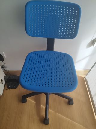 Silla infantil de escritorio azul
