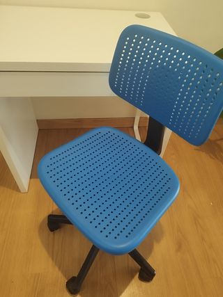 Silla infantil de escritorio azul