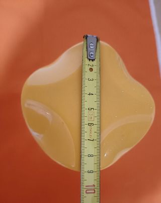 Vaso recipiente amarillo con tapa