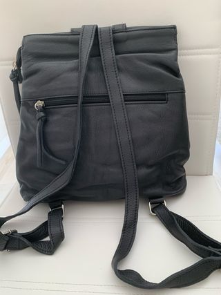 Mochila CUIROTS piel negra sin estrenar