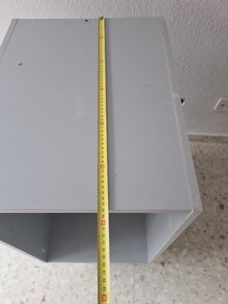 Mueble de cocina gris con ruedas