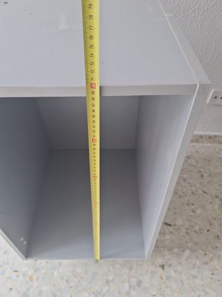 Mueble de cocina gris con ruedas