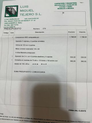 Mueble de salón de roble, vitrina, mesa y 4 sillas