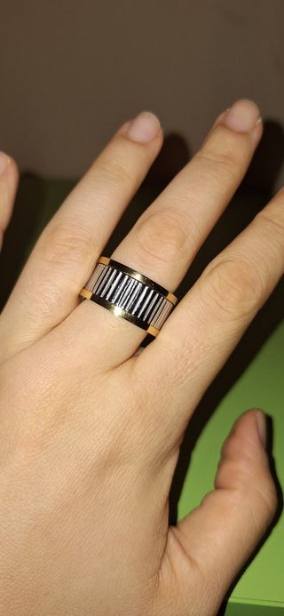 Anillo de oro y plata con diseño
