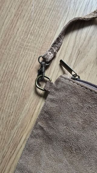 Bolso bandolera beige con estrella de lentejuelas