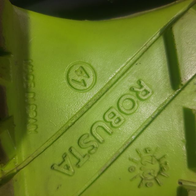 Zapatos de seguridad azules y verdes