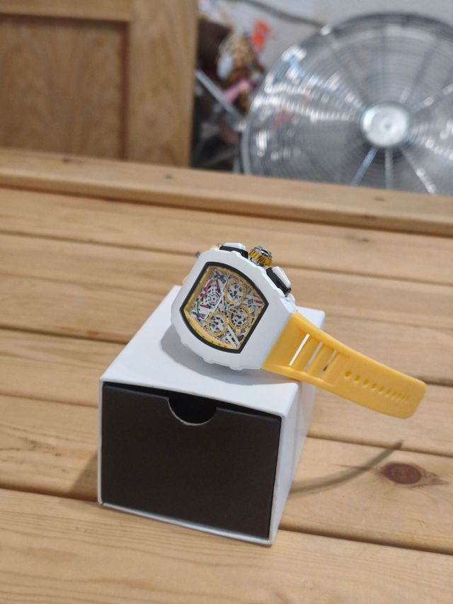 Reloj ONOLA Blanco y Amarillo