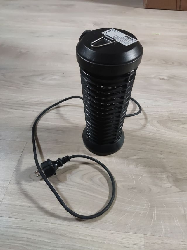 Lámpara antimosquitos negra