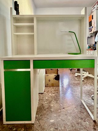 Escritorio MICKE con Módulo Alto y Silla