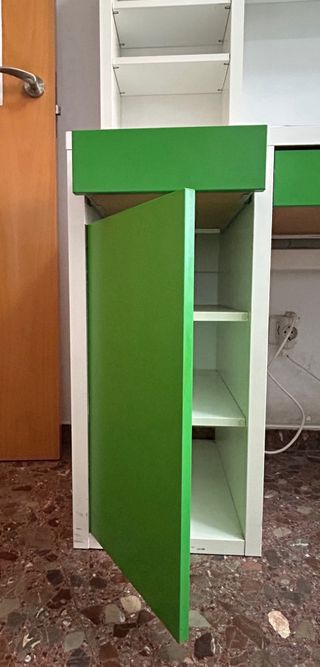 Escritorio MICKE con Módulo Alto y Silla