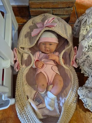 Cochecito de muñecas clásico con 2 muñecos