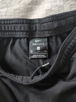 Chándal Nike Negro Raya Blanca.
De 158 a 170 cm. 