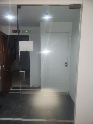 Puerta de cristal para local comercial