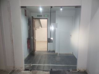 Puerta de cristal para local comercial