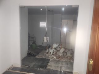 Puerta de cristal para local comercial