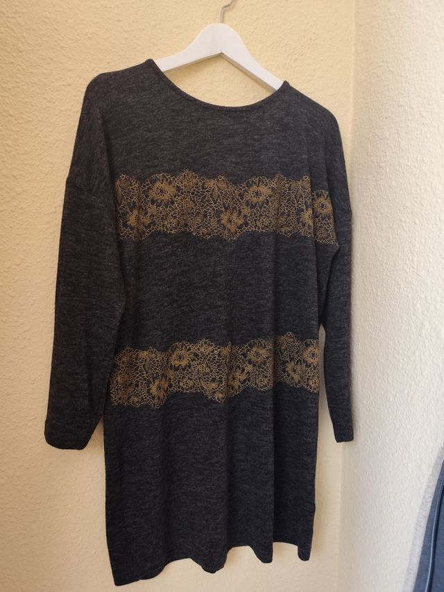 Vestido gris Sfera Basic con detalles dorados