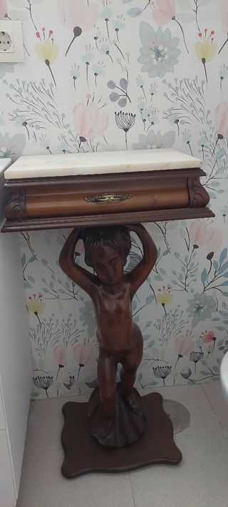 Mesa auxiliar de madera con cajón y mármol