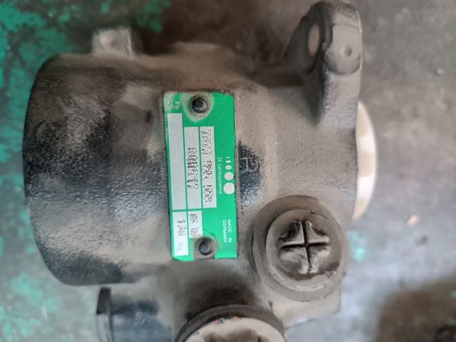 Bombas dirección Camión  Nissan Atleon