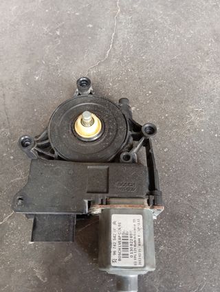 Motor elevalunas Bosch Peugeot 208 conductor