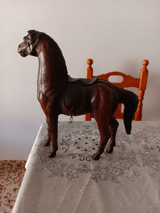 Figura caballo antiguo de madera