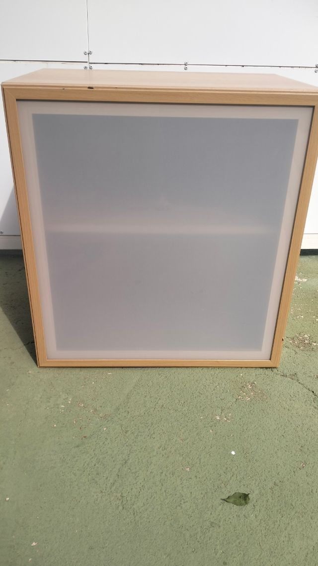 Mueble auxiliar Ikea madera y cristal