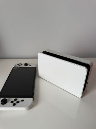 Nintendo Switch OLED + funda + tarjeta de 128gb