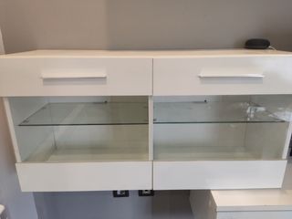 Mueble TV salón blanco y cristal