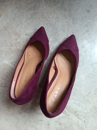 Zapatos de salón Zara burdeos puesto una vez 