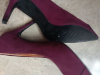 Zapatos de salón Zara burdeos puesto una vez 