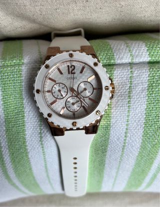 Reloj Guess Blanco y Dorado