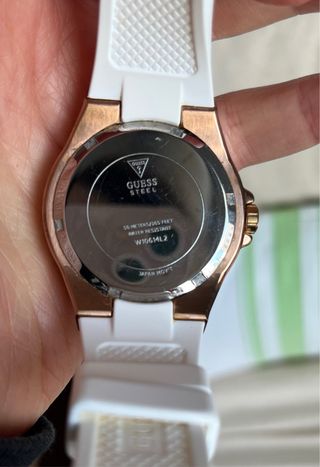 Reloj Guess Blanco y Dorado