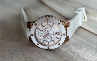 Reloj Guess Blanco y Dorado