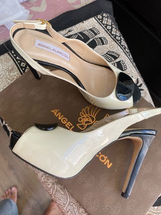 Tacones Angel Alarcón Beige y Negro