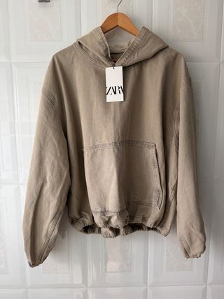 Sudadera con capucha Zara efecto lavado beige