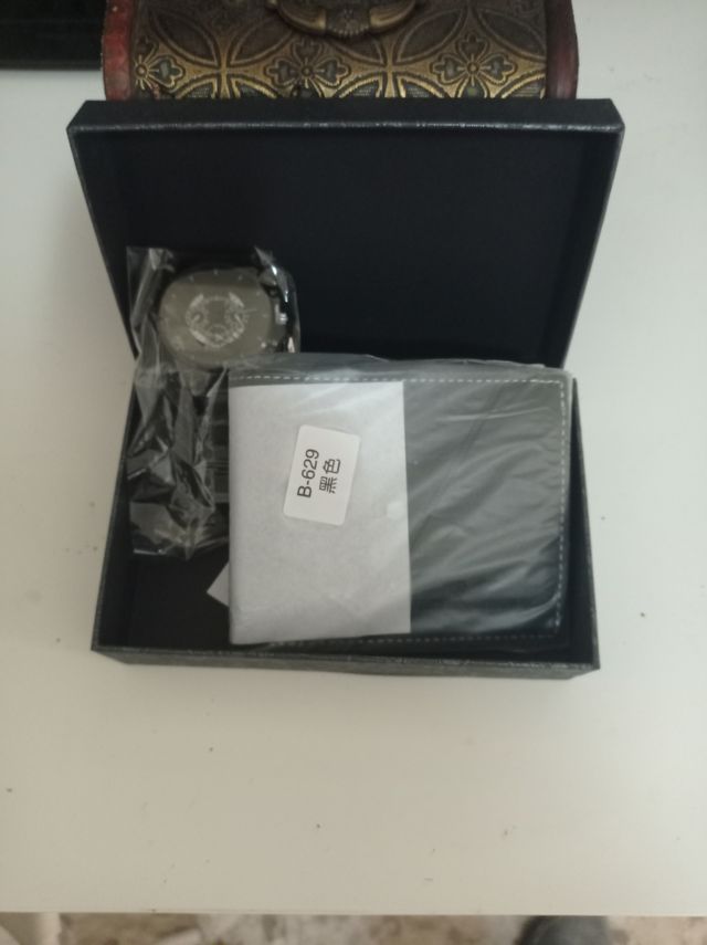 Conjunto Cartera Cuero y Reloj Negro/Dorado